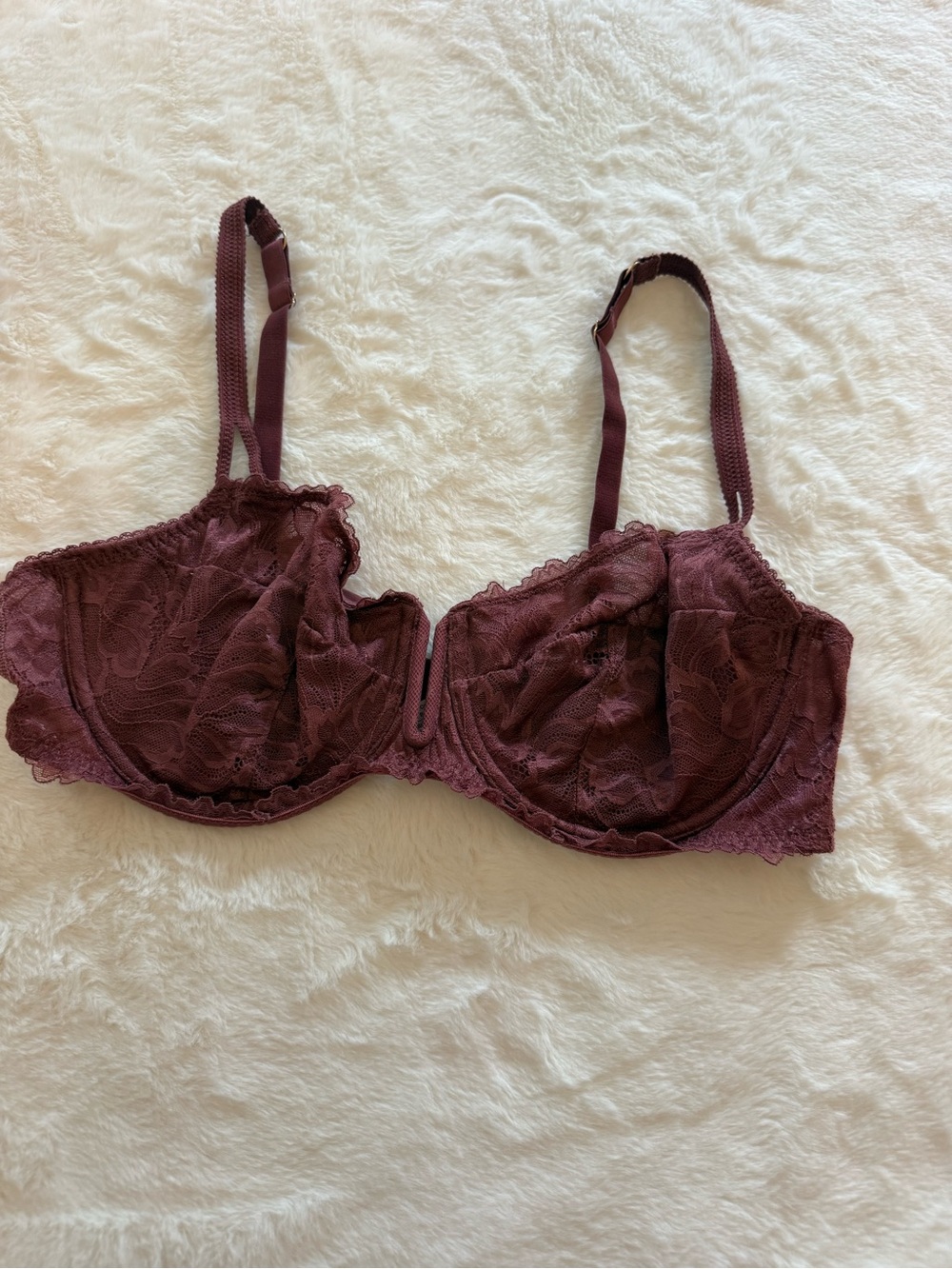 Auden Lace Underwire Bra in Burgundy